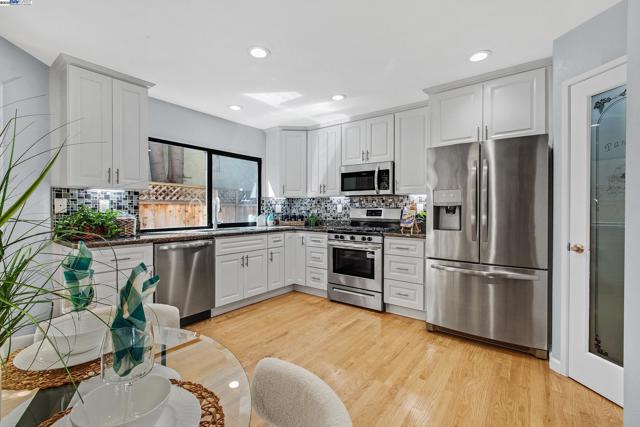 480 N Winchester Blvd, Santa Clara CA: https://media.crmls.org/mediaz/68dc0fbb-e99b-420c-9646-68acd743691d.jpg