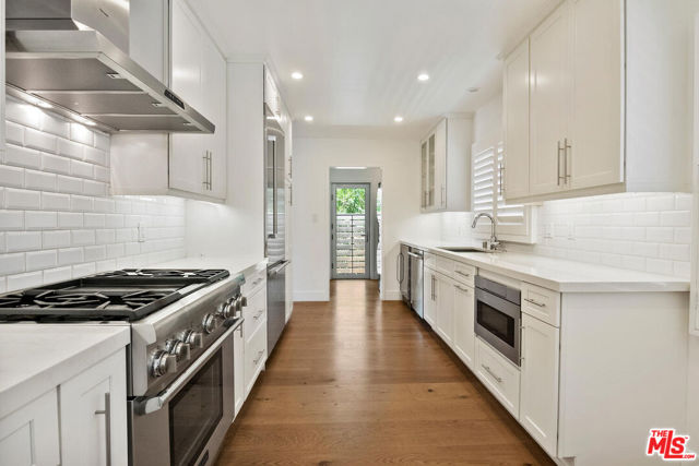 3482 Vista Haven Road, Sherman Oaks CA: https://media.crmls.org/mediaz/68dc1173-8d28-4f8b-ade3-e4445b958eda.jpg