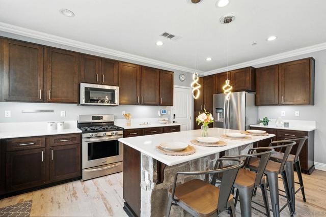 1705 Tuckers Grove Ave, Chula Vista CA: https://media.crmls.org/mediaz/68dc7f6d-fda8-4f06-b791-bc4b59c9c9db.jpg