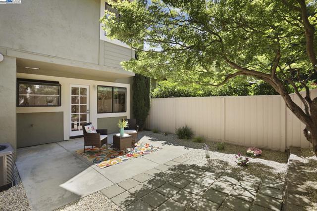 7650 Arbor Creek Cir, Dublin CA: https://media.crmls.org/mediaz/68dc834d-eb8e-4f3e-9ade-b242967d8d1d.jpg