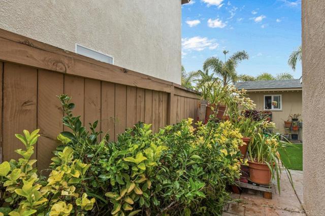 1420 Venters Dr, Chula Vista CA: https://media.crmls.org/mediaz/68dcad93-9ea9-47b7-b06c-d16f0d60d6a2.jpg