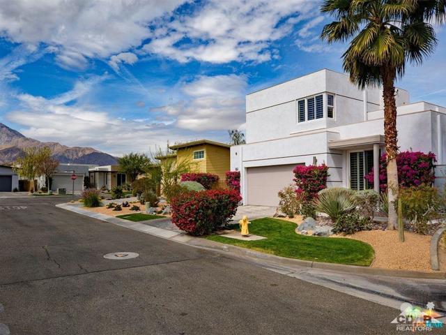 4969 Davidson Way, Palm Springs CA: https://media.crmls.org/mediaz/68dcd1d3-490a-490f-888d-a312b2cc5afc.jpg