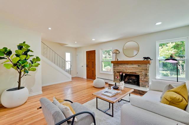 620 Willowgate Street, Mountain View CA: https://media.crmls.org/mediaz/68dd171d-6c22-4a7e-8dc1-c3eed63c27f6.jpg