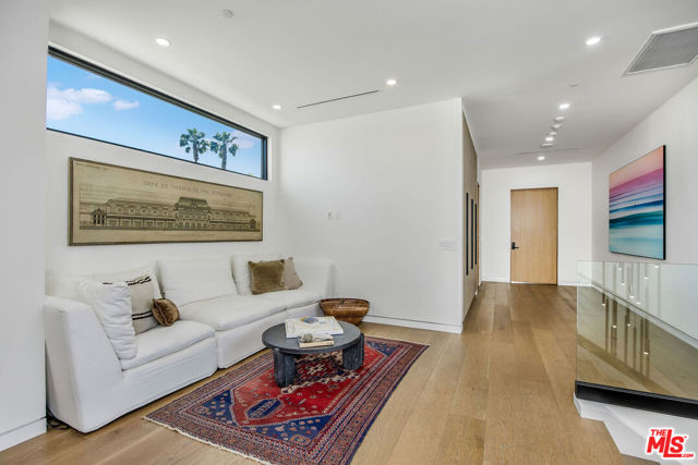347 N Alfred Street, Los Angeles CA: https://media.crmls.org/mediaz/68dd8a27-68a1-4052-9e99-a06271f8762b.jpg