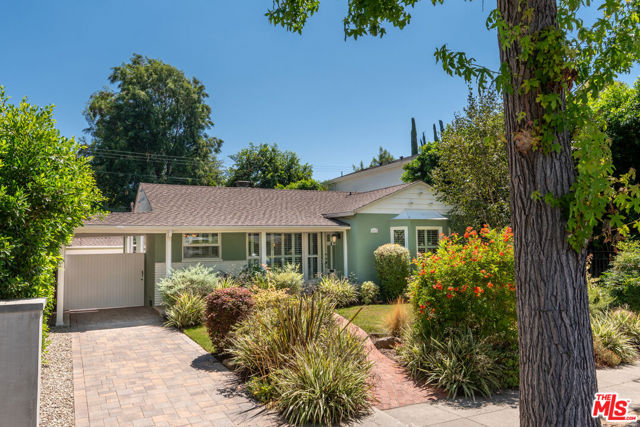4316 Beeman Avenue, Studio City CA: https://media.crmls.org/mediaz/68de30b5-31ce-49b3-973a-43b63a605040.jpg