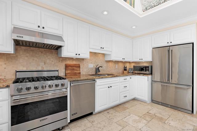 Image 18 of 33 For 131 Morelia Ct