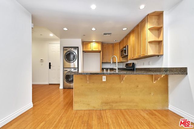 3061 W 12th Place, Los Angeles CA: https://media.crmls.org/mediaz/68df1c2b-9569-4321-a1fb-4f6983a8107f.jpg