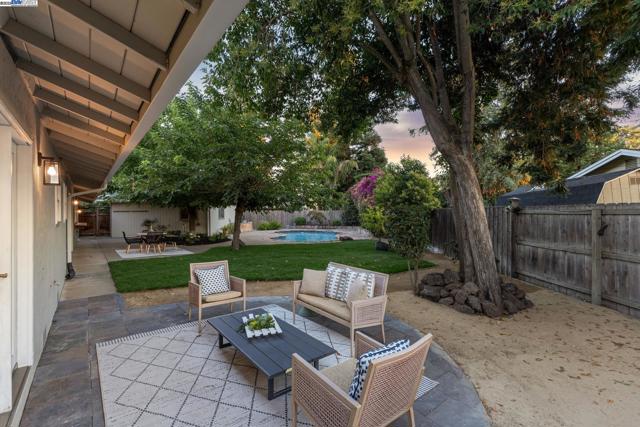 1515 Grove Way, Concord CA: https://media.crmls.org/mediaz/68e052ee-0b1e-4877-a1d7-014efac77fec.jpg