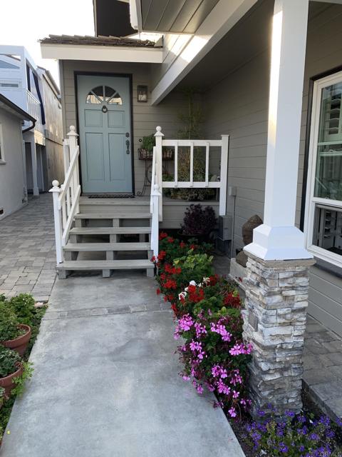 429 Begonia Avenue, Corona del Mar CA: https://media.crmls.org/mediaz/68e0ac11-5287-44f1-893d-82aa93df4bd8.jpg