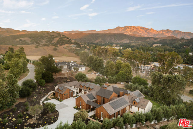 26719 Mulholland Highway, Calabasas CA: https://media.crmls.org/mediaz/68e0c51d-74b3-4208-8ef7-a2a4f235eb3a.jpg