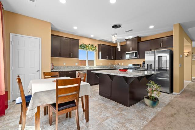 2504 Vista Del Mar Lane, Imperial CA: https://media.crmls.org/mediaz/68e1411e-b68f-4adf-9547-633acf888310.jpg