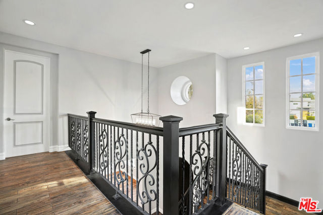 5309 Louise Avenue, Encino CA: https://media.crmls.org/mediaz/68e1bac4-8f91-4049-976a-fd5739508010.jpg