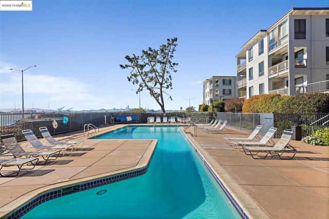 2 Commodore DR, Emeryville CA: https://media.crmls.org/mediaz/68e1c1eb-2d39-42e7-a66c-47115d99424e.jpg