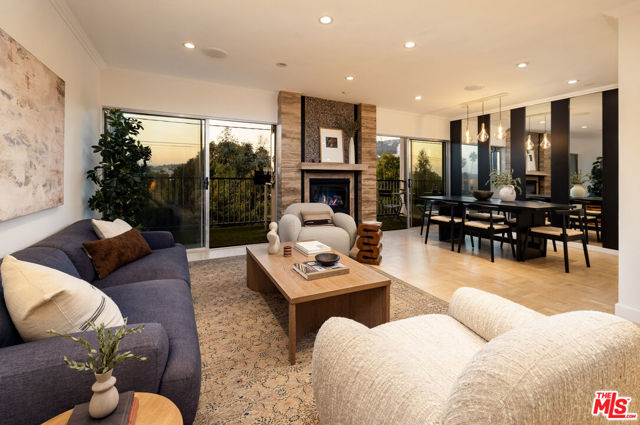 949 N Kings Road, West Hollywood CA: https://media.crmls.org/mediaz/68e234ed-fd4d-48f2-ba7f-678dbe046b8e.jpg