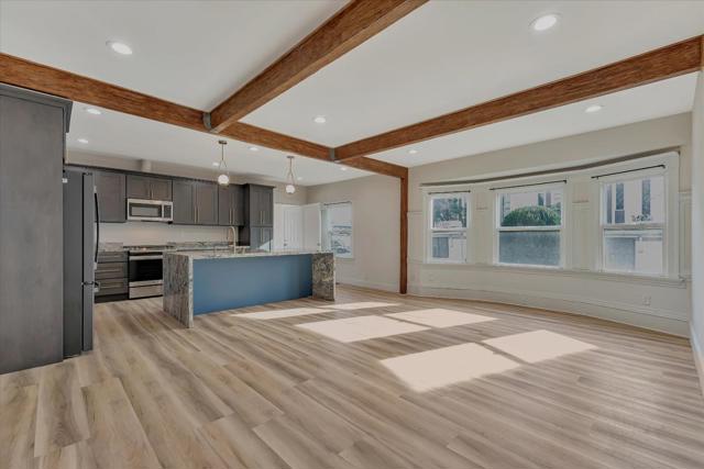 2804 Adeline Street, Emeryville CA: https://media.crmls.org/mediaz/68e25b40-70ee-4694-ada5-9684f0f5fa08.jpg