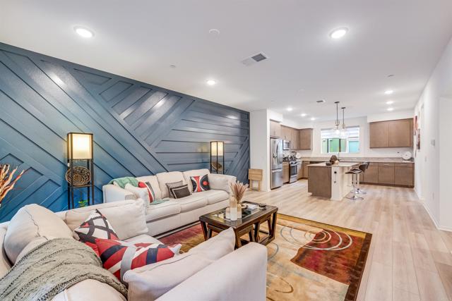 Detail Gallery Image 5 of 34 For 5261 Beachfront Cove St #174,  San Diego,  CA 92154 - 4 Beds | 3/1 Baths