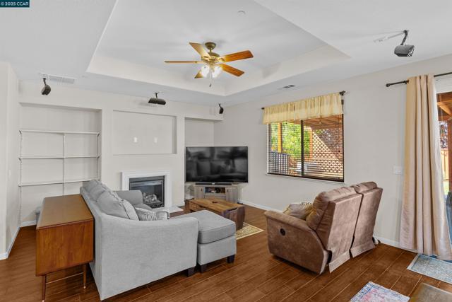 3826 Danbury Way, Fairfield CA: https://media.crmls.org/mediaz/68e37f74-9584-45f8-8935-b2e768878a1e.jpg