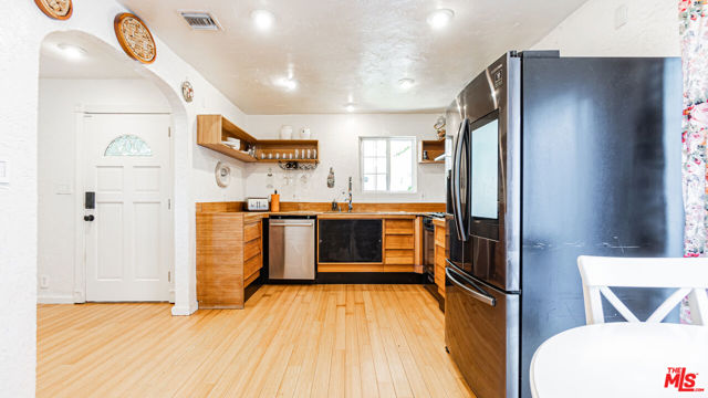 4707 Bedel Street, Woodland Hills CA: https://media.crmls.org/mediaz/68e3a18a-b153-4ee0-87c1-5aa4812a4995.jpg