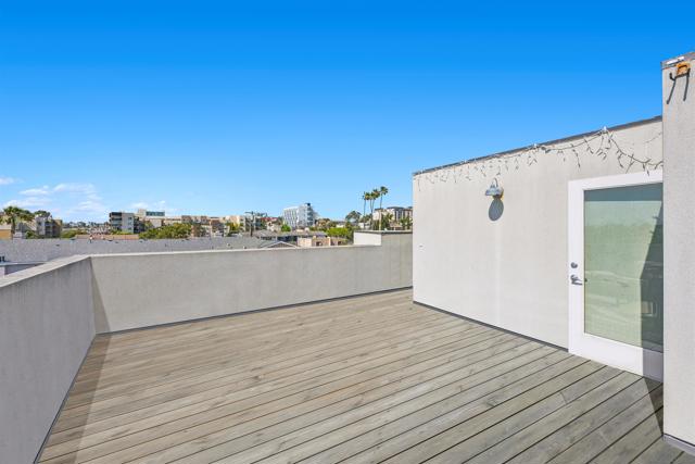 2416 18 Polk Ave, San Diego CA: https://media.crmls.org/mediaz/68e40846-0a3a-4615-80d8-da474df4b9a2.jpg