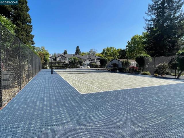 54 Creek Tree Ln, Alamo CA: https://media.crmls.org/mediaz/68e41290-a3da-4166-ac96-cdbeadb96734.jpg