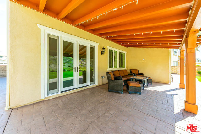 22379 Driftwood Court, Santa Clarita CA: https://media.crmls.org/mediaz/68e43df5-f6c4-46a9-abb5-06907c5766d2.jpg