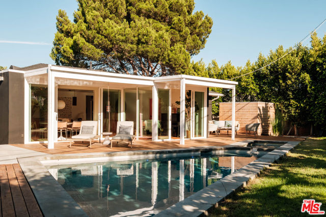 3625 Berryman Avenue, Los Angeles CA: https://media.crmls.org/mediaz/68e4858b-93ca-4a84-83c5-c24b2bd5644f.jpg