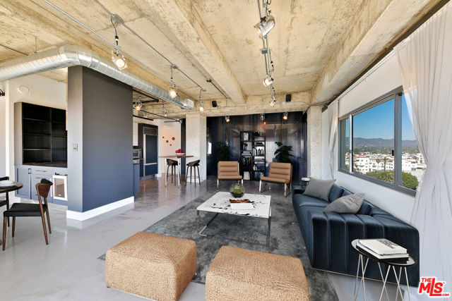 101 California Avenue, Santa Monica CA: https://media.crmls.org/mediaz/68e491be-986a-4f9c-ba93-34adf9bf36b0.jpg