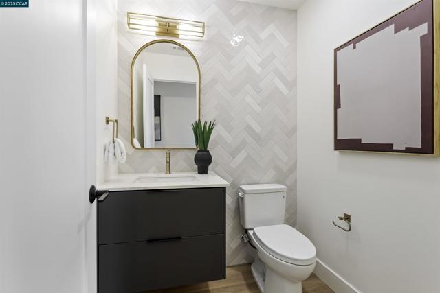2559 Romley Ln, Alamo CA: https://media.crmls.org/mediaz/68e4ccd3-00cb-4220-8da2-5562383606a8.jpg