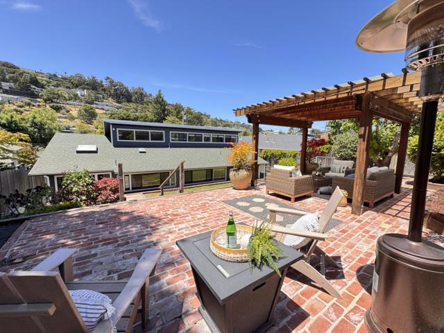 1641 Molitor Road, Belmont CA: https://media.crmls.org/mediaz/68e4f06d-25de-4f6a-bf53-c3106af96456.jpg