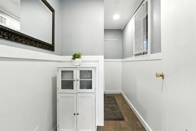 35 Mono Street, Brisbane CA: https://media.crmls.org/mediaz/68e5bd5f-3f47-45f9-b823-f9311362435c.jpg