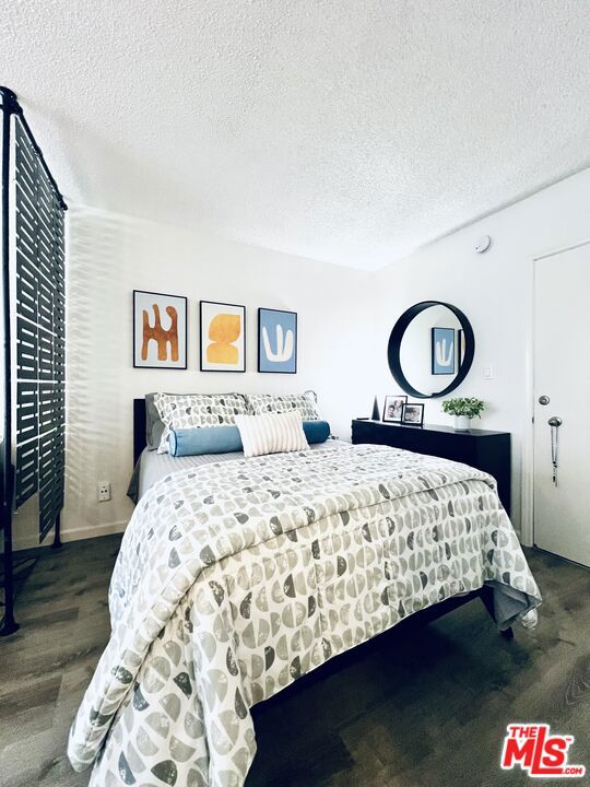 https://media.crmls.org/mediaz/68e61129-ef5d-46a3-8b81-20db4651be7a.jpg?preset=X-Large