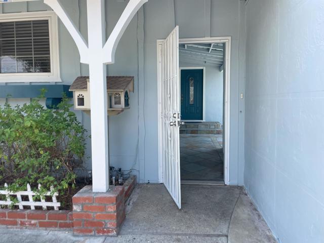 4902 Everglades Park Dr, Fremont CA: https://media.crmls.org/mediaz/68e63f5d-673e-4261-970e-02440b778561.jpg