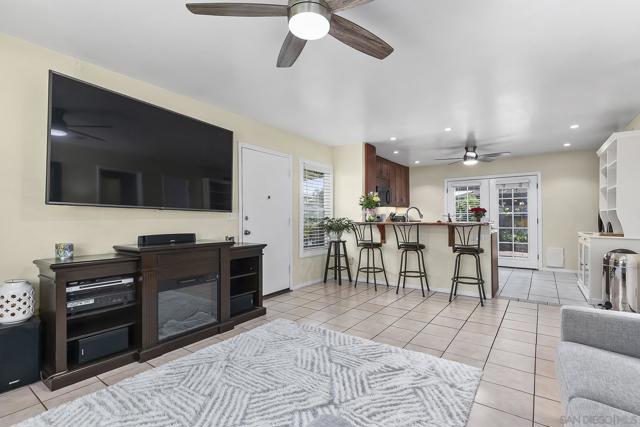 9952 N Magnolia Ave, Santee CA: https://media.crmls.org/mediaz/68e660aa-acd8-4a85-89db-c1875a991a23.jpg