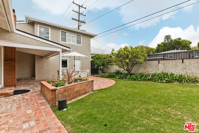 4307 Keystone Avenue, Culver City CA: https://media.crmls.org/mediaz/68e6ddbf-29af-43e3-a4ce-086cd8c4652b.jpg