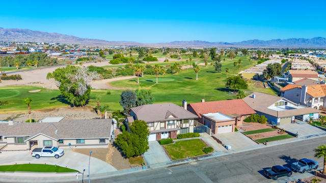 204 Fairway Drive, Needles CA: https://media.crmls.org/mediaz/68e73580-58de-4e19-9e24-305fa6f978b7.jpg