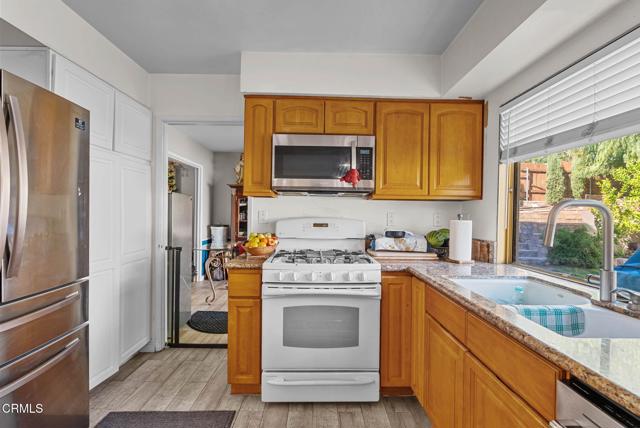 Detail Gallery Image 17 of 44 For 16833 Nearview, Canyon Country,  CA 91387 - 5 Beds | 3 Baths