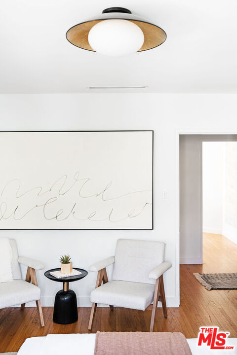 363 N Kings Road, Los Angeles CA: https://media.crmls.org/mediaz/68e7bd1f-1e74-4501-bf33-8cacee16c807.jpg