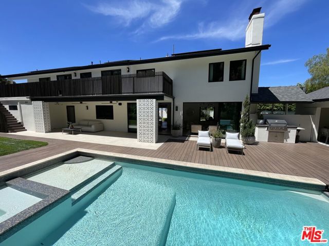 8674 Edwin Drive, Los Angeles CA: https://media.crmls.org/mediaz/68e850e5-20ad-479d-8ab6-69e37436b9c1.jpg