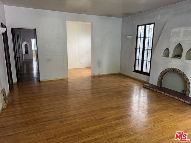1531 Silver Lake Boulevard, Los Angeles CA: https://media.crmls.org/mediaz/68e95c89-938f-4fd9-b8c7-91c60f39d41e.jpg