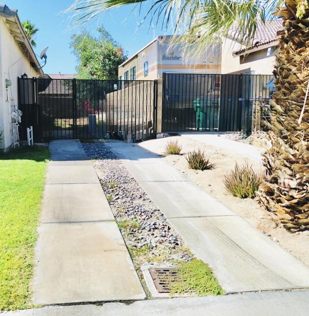 40567 Broadmoor Drive, Indio CA: https://media.crmls.org/mediaz/68e96211-cb68-41a8-aec7-b2fde92b5863.jpg