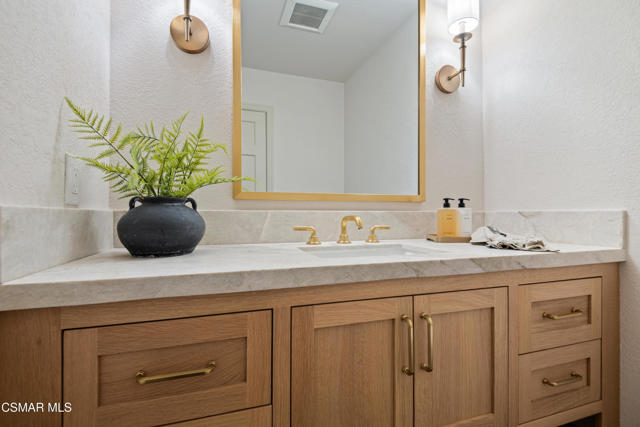 4212 Par Five Drive, Westlake Village CA: https://media.crmls.org/mediaz/68e9974b-bbeb-458b-acb7-507bf4d012b5.jpg