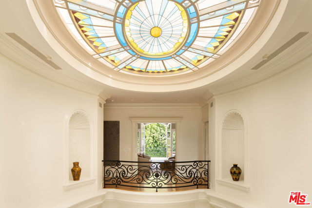 10509 Vestone Way, Los Angeles CA: https://media.crmls.org/mediaz/68e9b547-d00b-4699-b407-f1811c05f54e.jpg