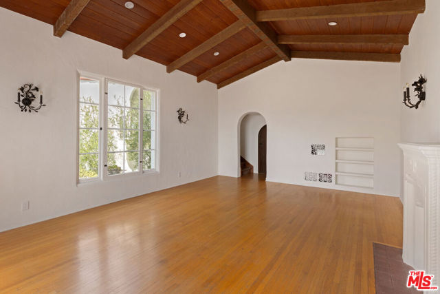 6856 Los Altos Place, Los Angeles CA: https://media.crmls.org/mediaz/68ea103a-3f06-4fdf-bcbc-cedbf70ae723.jpg