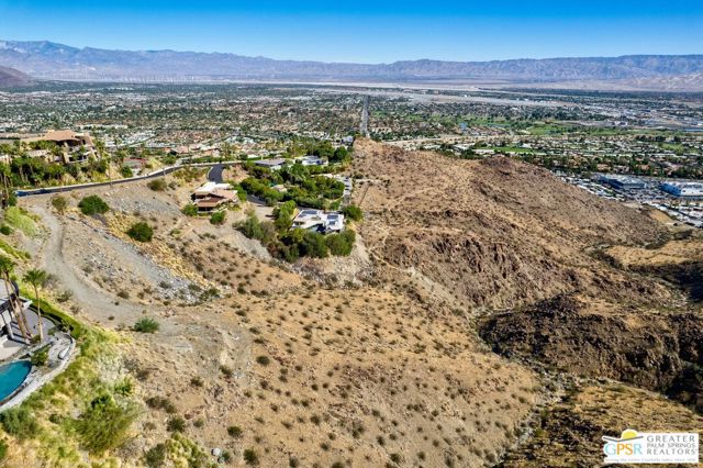 2390 Southridge Dr, Palm Springs CA: https://media.crmls.org/mediaz/68ea9fd6-1bfa-44aa-9b3e-af0fc836673c.jpg
