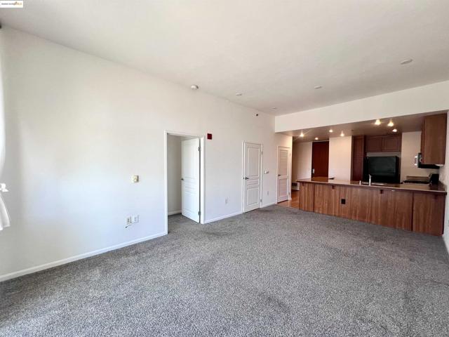 5855 Horton St, Emeryville CA: https://media.crmls.org/mediaz/68ec54be-7dc5-45d6-b1e6-c65ca7fc55dd.jpg