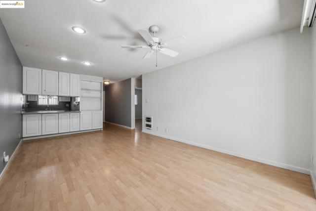 325 Kitty Hawk Rd, Alameda CA: https://media.crmls.org/mediaz/68ec872e-cfbe-4ab6-9b10-a11e030f176a.jpg