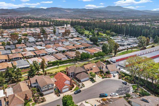 6 Cape Cod, Irvine CA: https://media.crmls.org/mediaz/68ece179-db0a-45de-880e-156be5c32c22.jpg