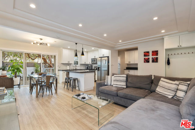 3839 Marcasel Avenue, Los Angeles CA: https://media.crmls.org/mediaz/68ed3ad7-0860-45f5-aa91-c7e87fddb0b1.jpg