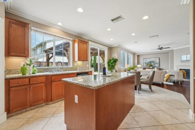 632 S Comunidad Street, Mountain House CA: https://media.crmls.org/mediaz/68edf4c2-dc3d-43fe-b9df-3883ad4d6049.jpg