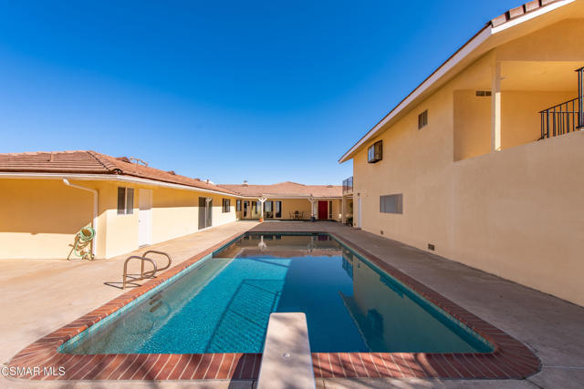 1140 San Clemente Way, Camarillo CA: https://media.crmls.org/mediaz/68edffe4-a4aa-47d8-97fa-56744c552bd3.jpg